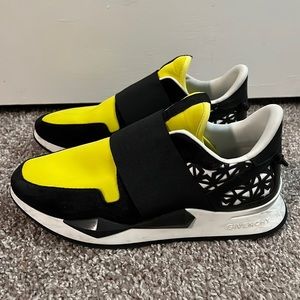 Givenchy Sneakers - Women’s Size 9 / 39